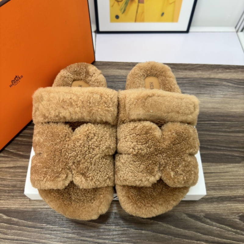 H**mes slippers